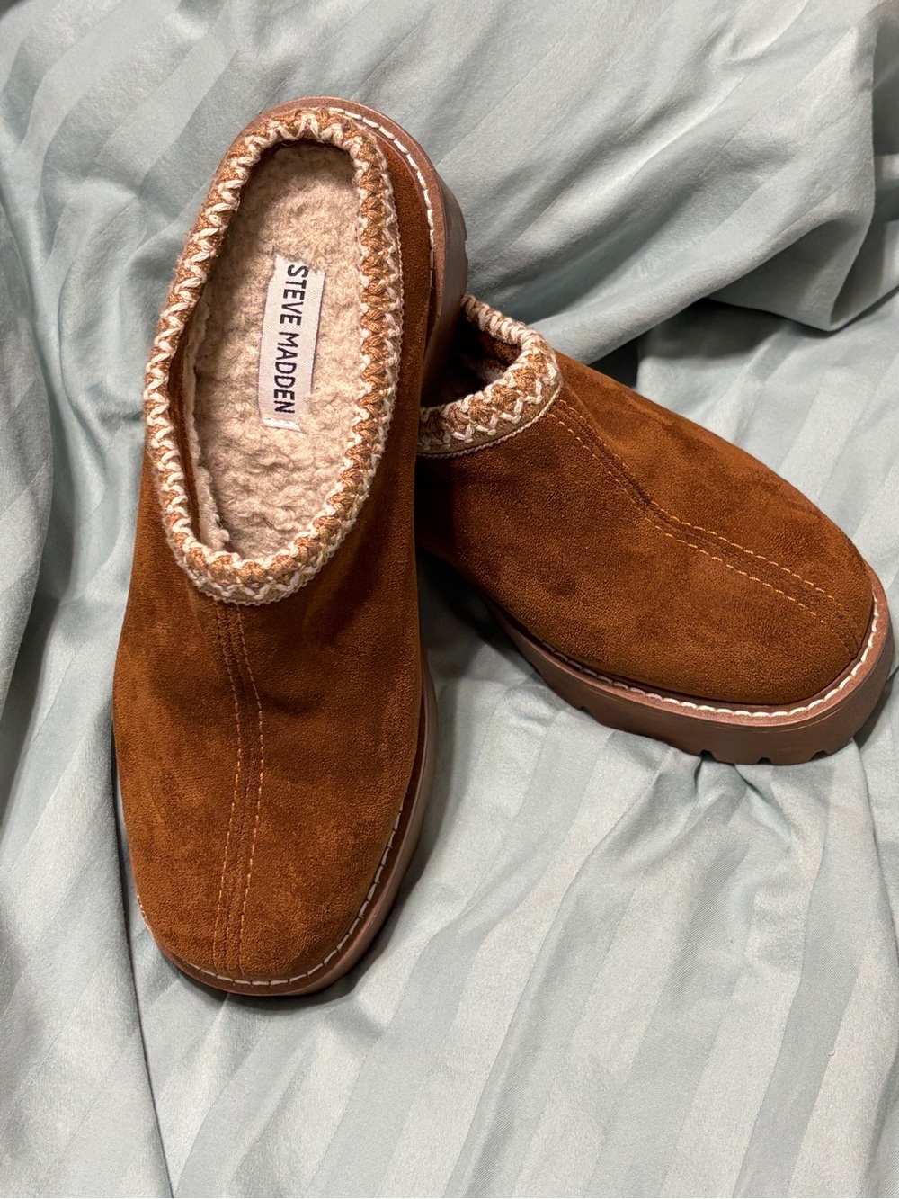 Steve Madden Britton Chestnut Brown Faux Suede Slip-On Clogs w/ faux shearling